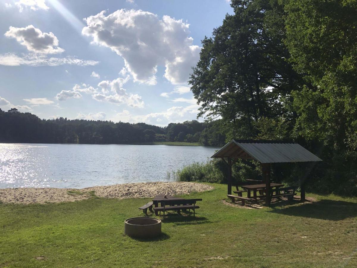Bungalows Am Waldessaum Bei Hohenzieritz Bagian luar foto
